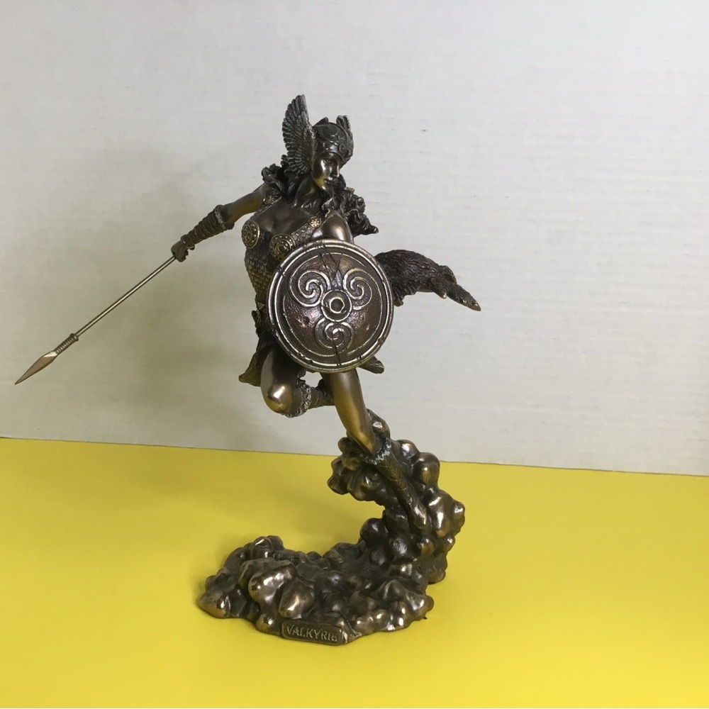 Statue Bronze Color - Picture 2 of 7